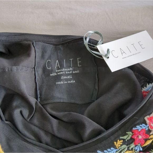 NWT Caite Jovi TEE black colorful floral embroidered boho oversized shirt size S - Picture 5 of 8